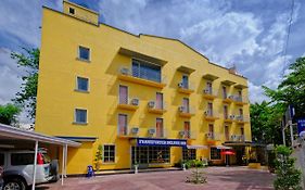 Frankfurter Deluxe Inn